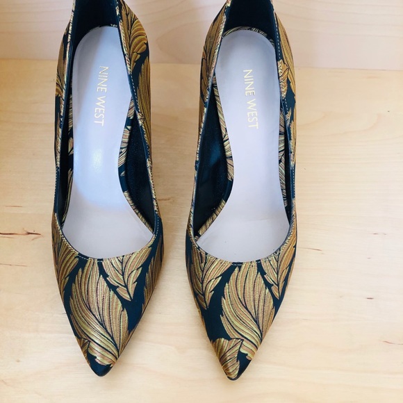 Nine West gold pattern pumps - Picture 4 of 6